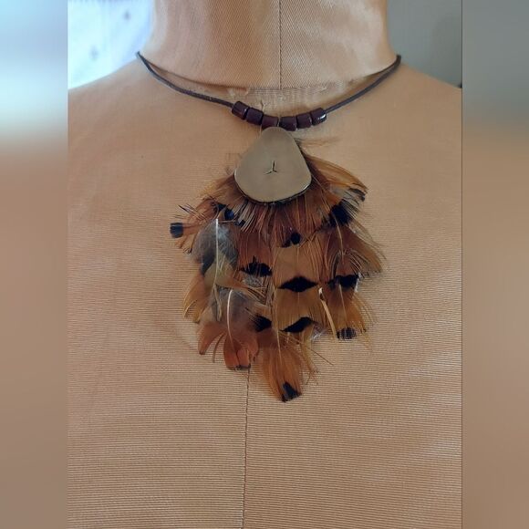 Vintage Choker Bohemian Hippie 1960s Handmade Feather & Nut Choker - Picture 4 of 9